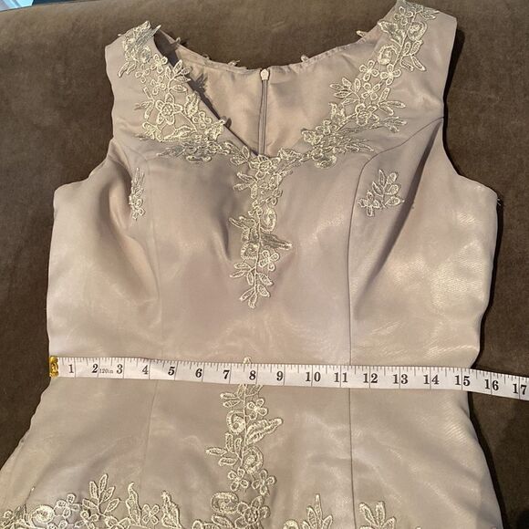 Women’s Gray Chiffon Dress Zip Back Party Mother of the Bride Size 10 **READ - Picture 6 of 10